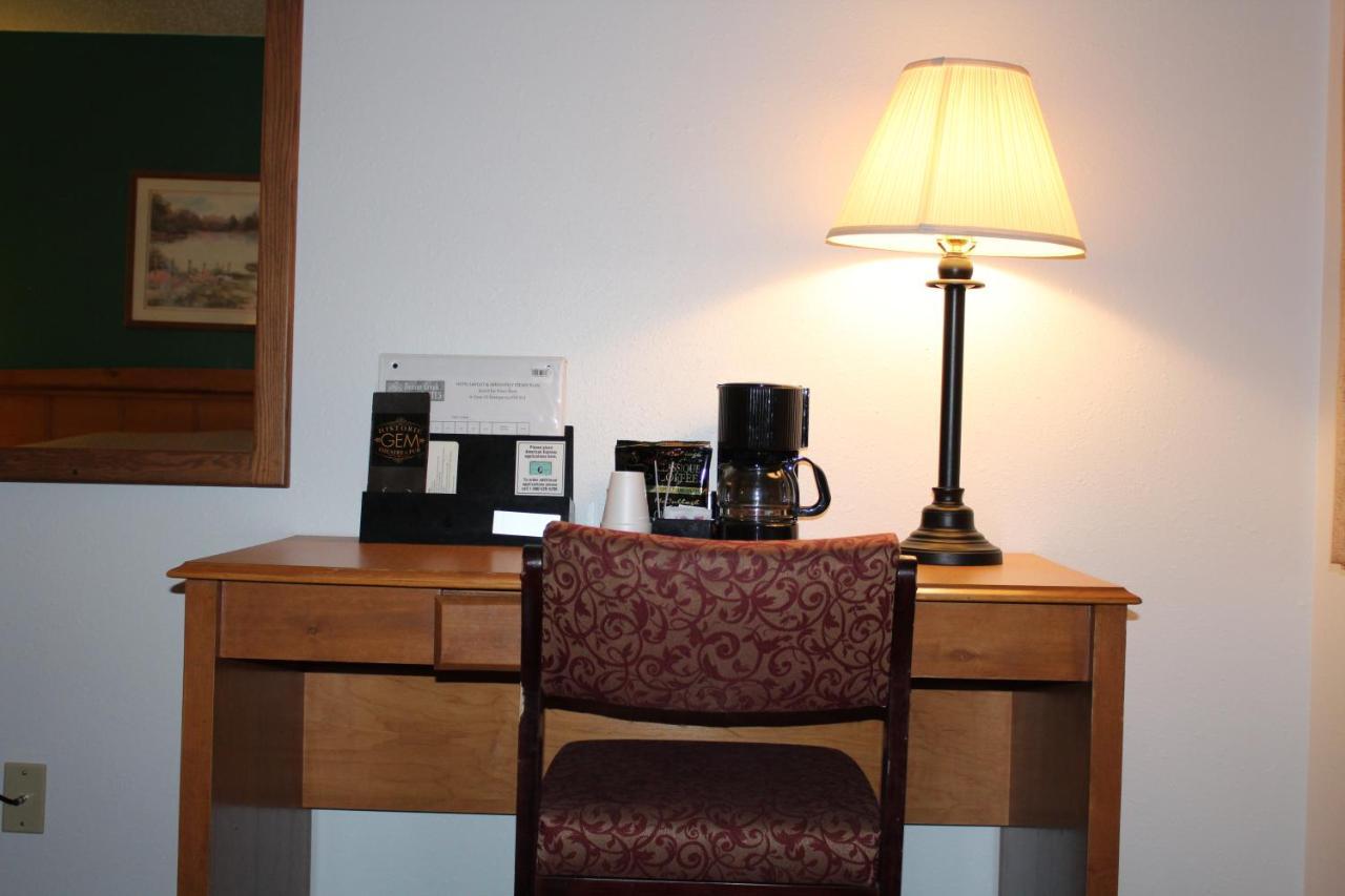 Rodeway Inn Gateway To Medora T-Roosevelt & Makoshika State Park Wibaux Extérieur photo