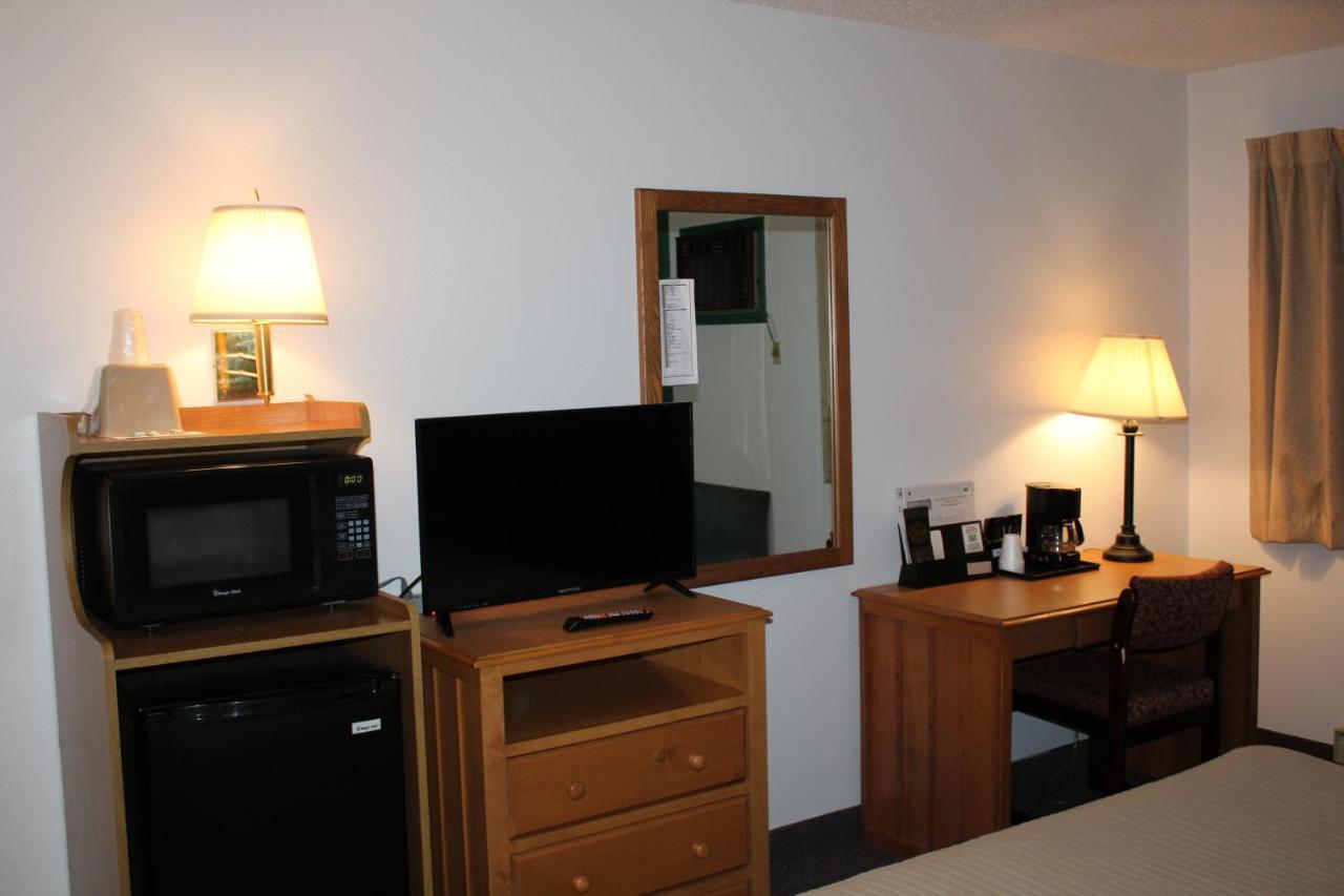 Rodeway Inn Gateway To Medora T-Roosevelt & Makoshika State Park Wibaux Extérieur photo