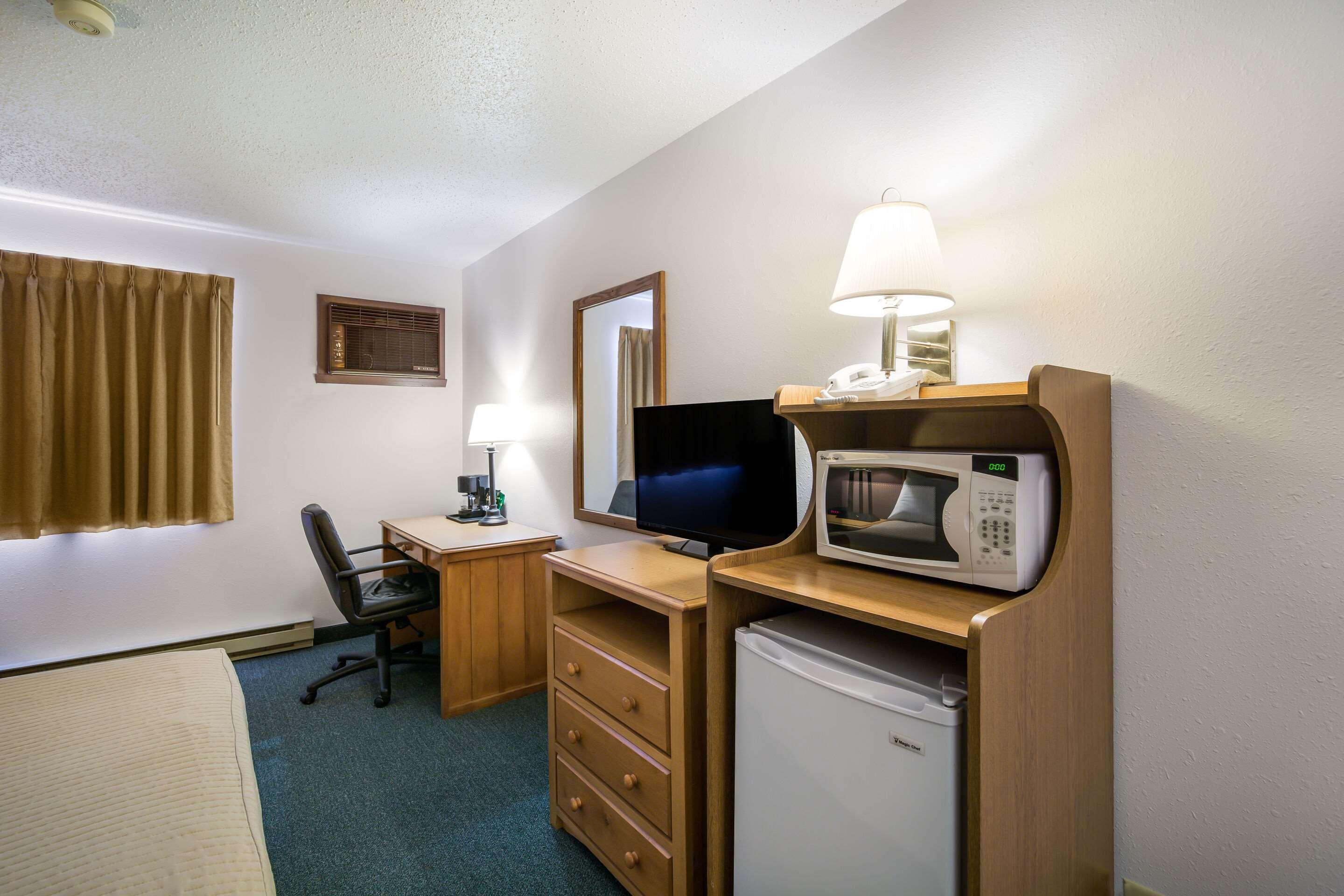 Rodeway Inn Gateway To Medora T-Roosevelt & Makoshika State Park Wibaux Extérieur photo