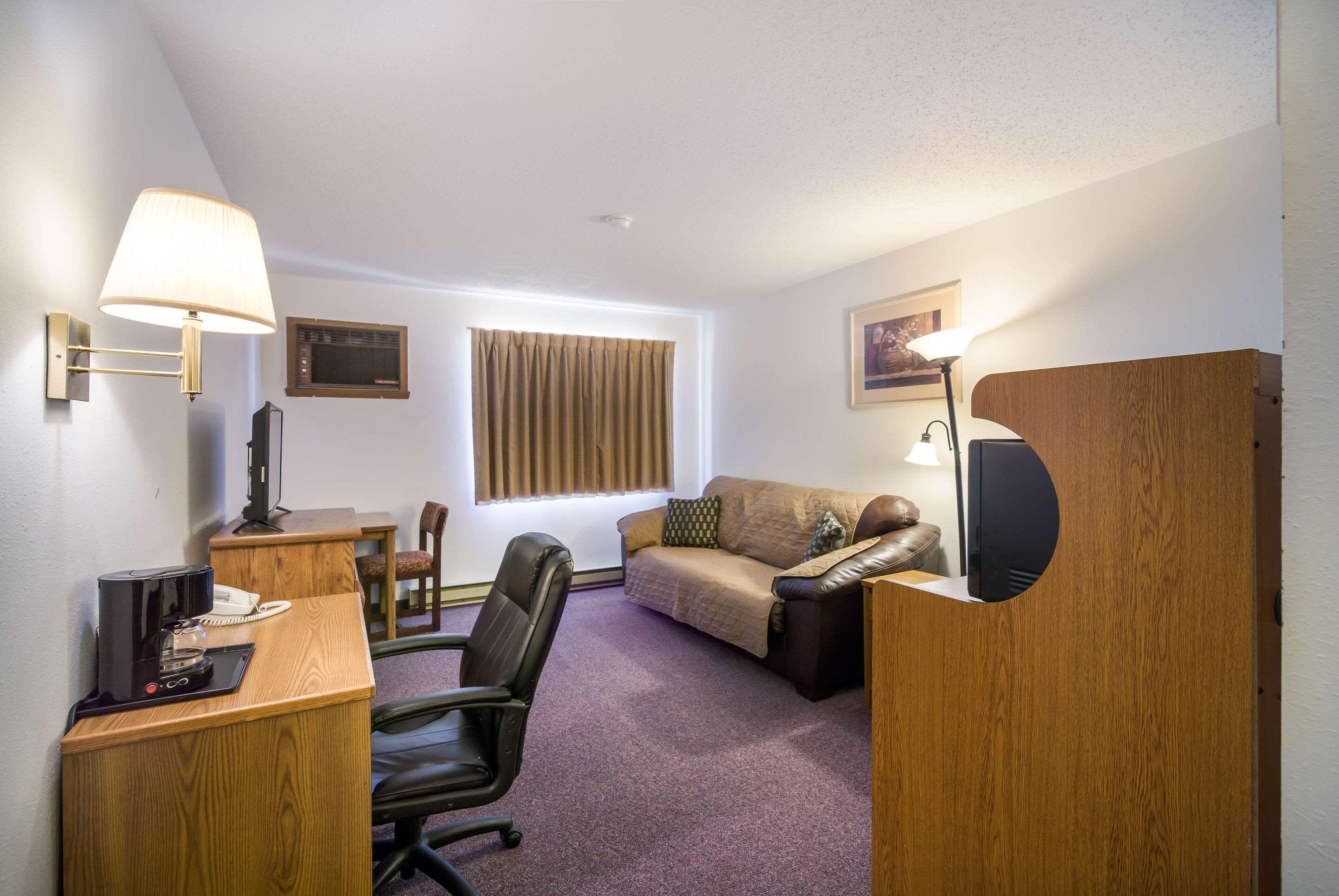 Rodeway Inn Gateway To Medora T-Roosevelt & Makoshika State Park Wibaux Extérieur photo