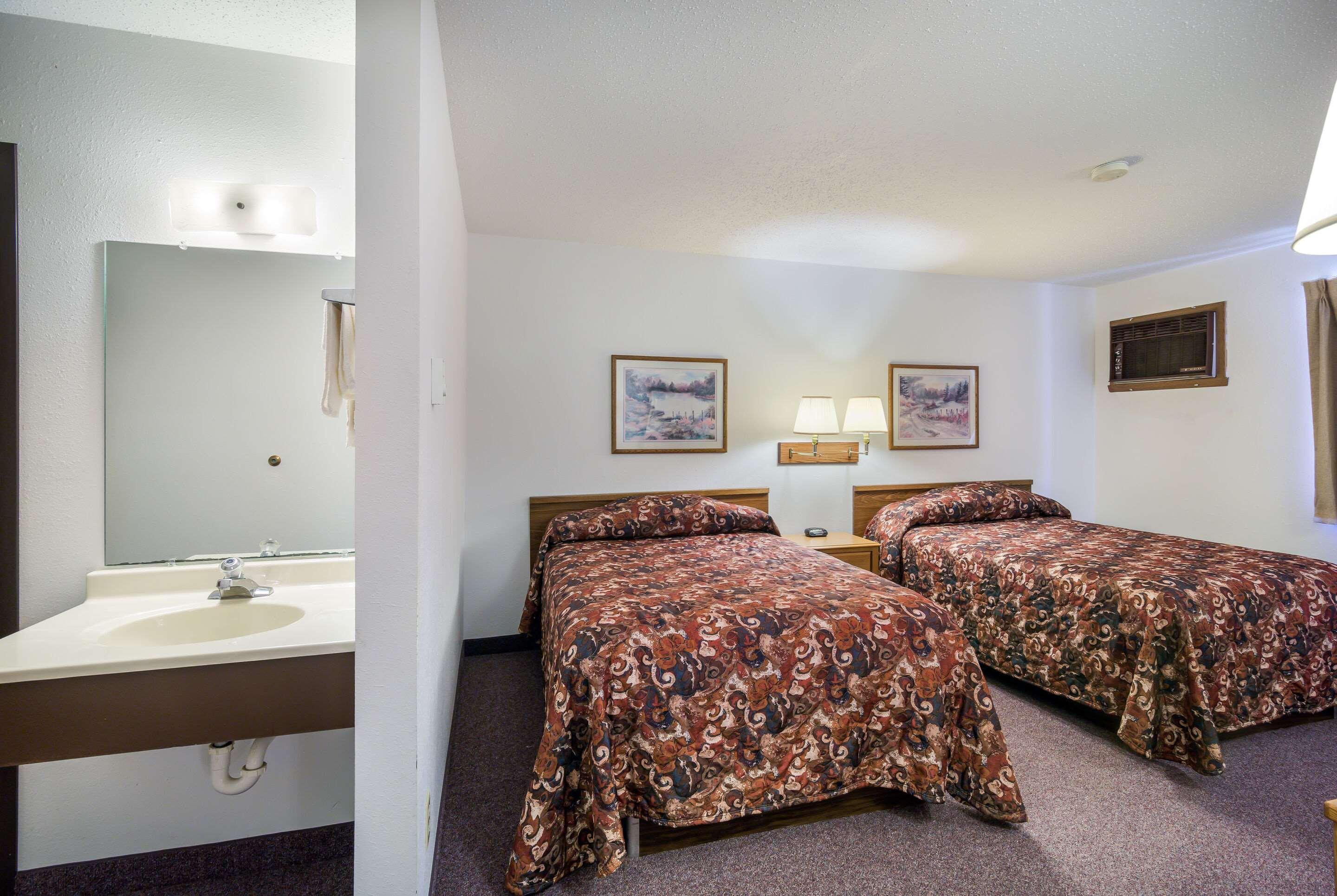 Rodeway Inn Gateway To Medora T-Roosevelt & Makoshika State Park Wibaux Extérieur photo