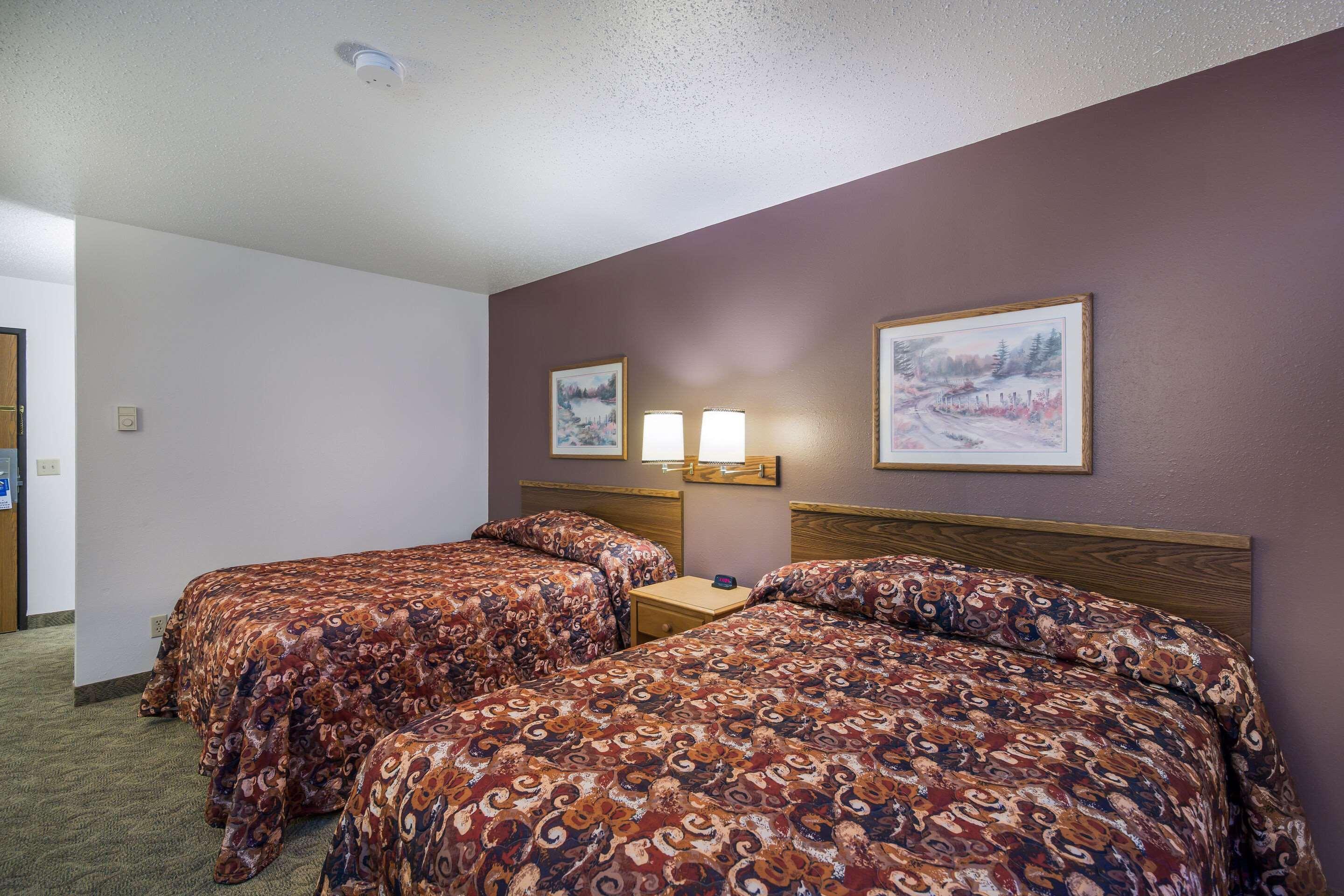 Rodeway Inn Gateway To Medora T-Roosevelt & Makoshika State Park Wibaux Extérieur photo