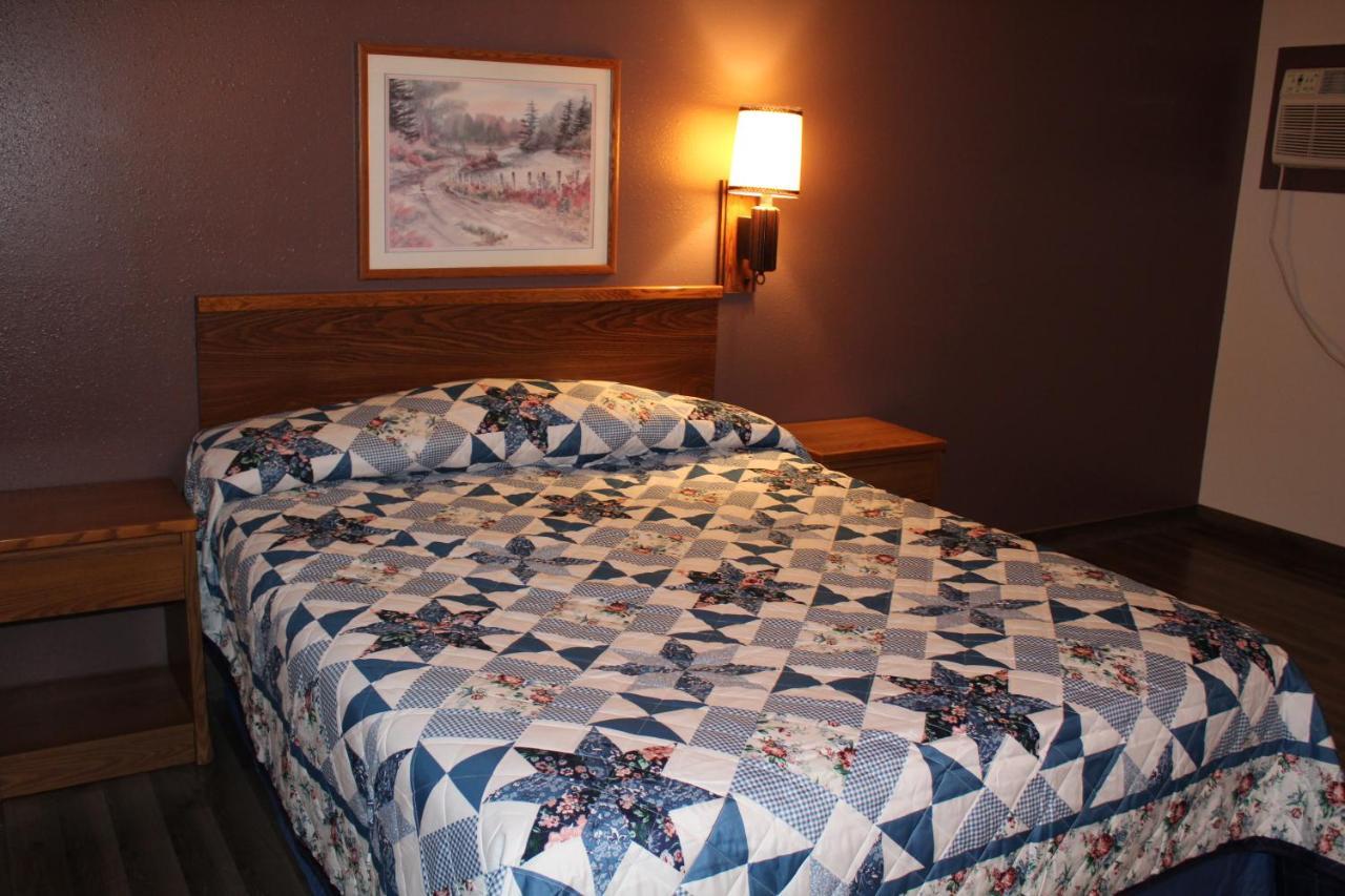 Rodeway Inn Gateway To Medora T-Roosevelt & Makoshika State Park Wibaux Extérieur photo